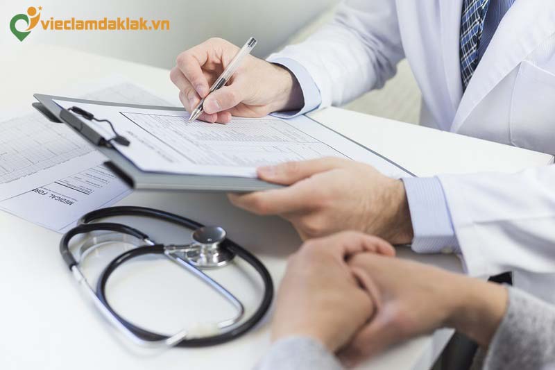 Nhân viên chăm sóc sức khỏe 